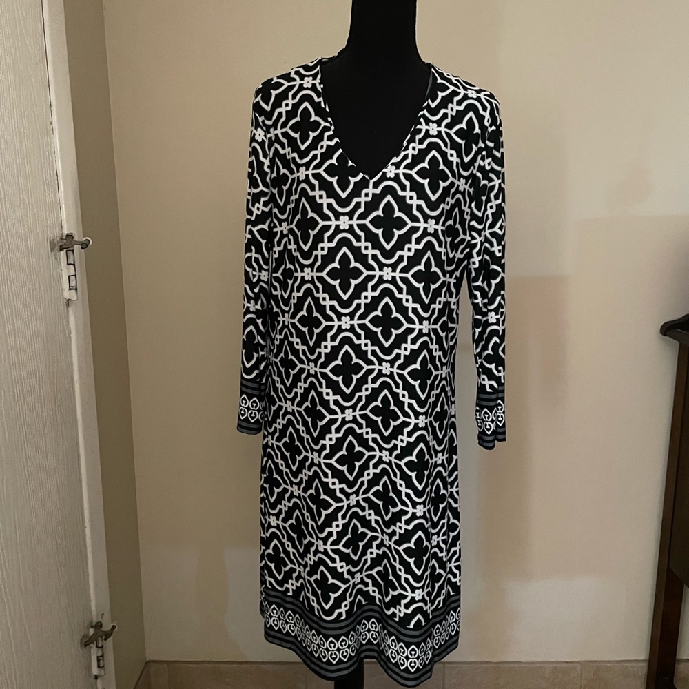 Black and white geometrical dress.